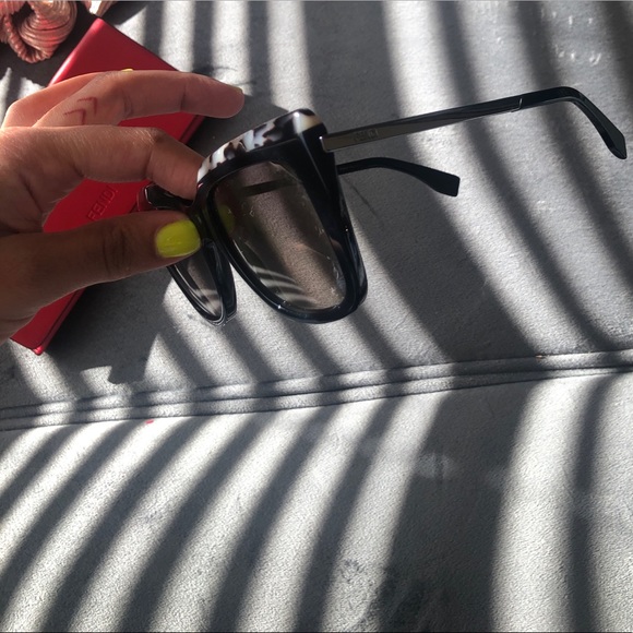 Fendi Sunglasses - Picture 5 of 5